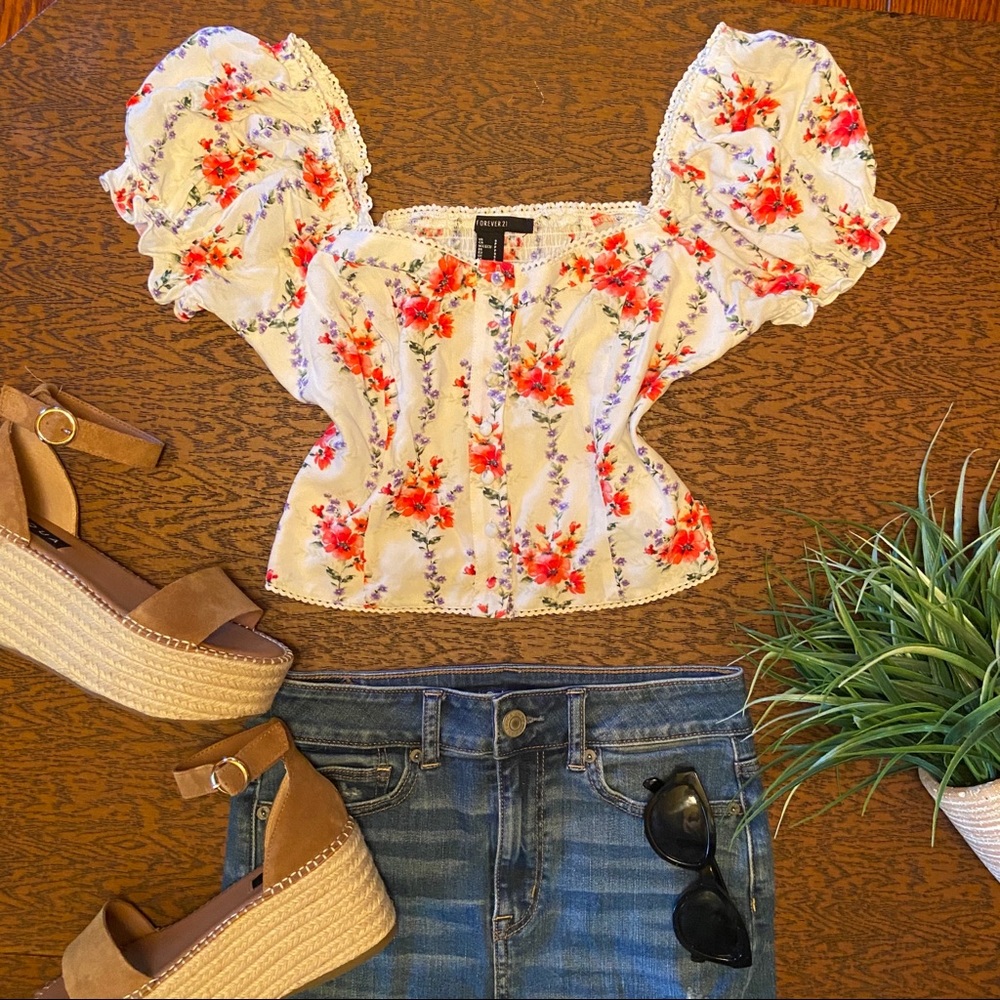 Forever 21 floral puff sleeve crop top